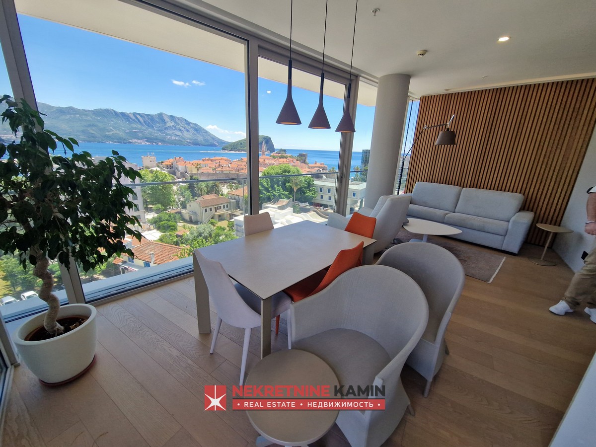 Luxury Two-Bedroom Apartment for Rent in the Town Centre with Panoramic Views, Budva